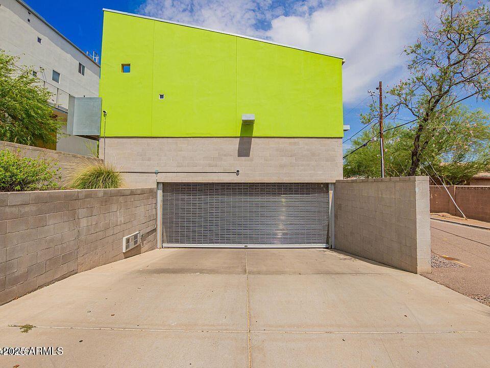 1111 W University Drive, 3016