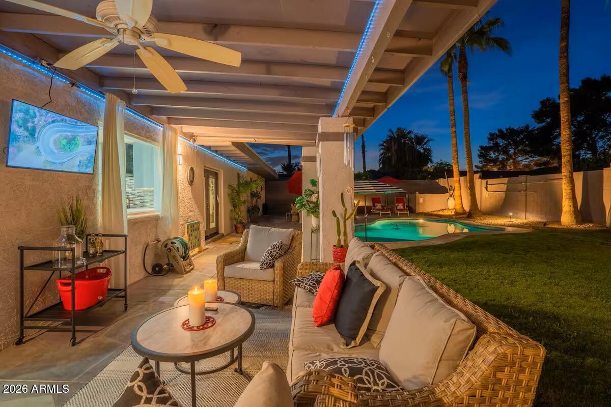 2532 E DESERT COVE Avenue