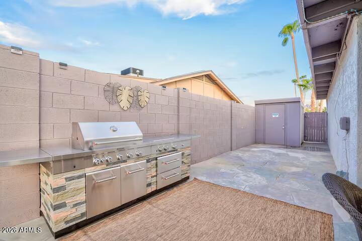 2532 E DESERT COVE Avenue