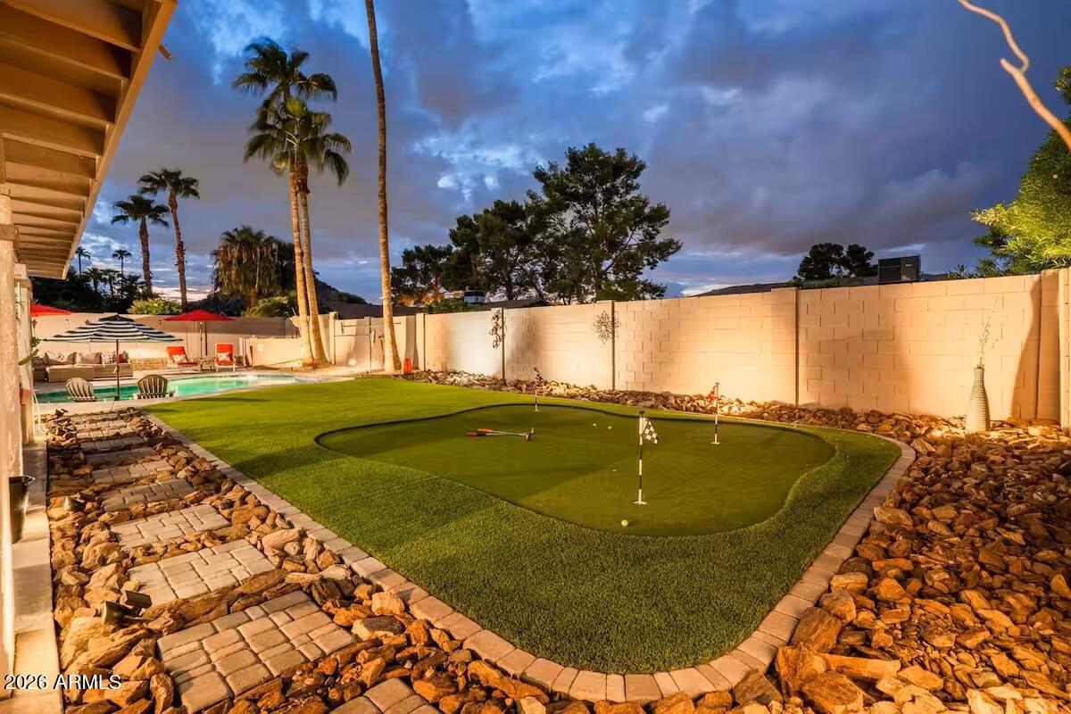 2532 E DESERT COVE Avenue