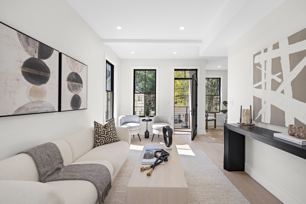 224 W 9th # 3