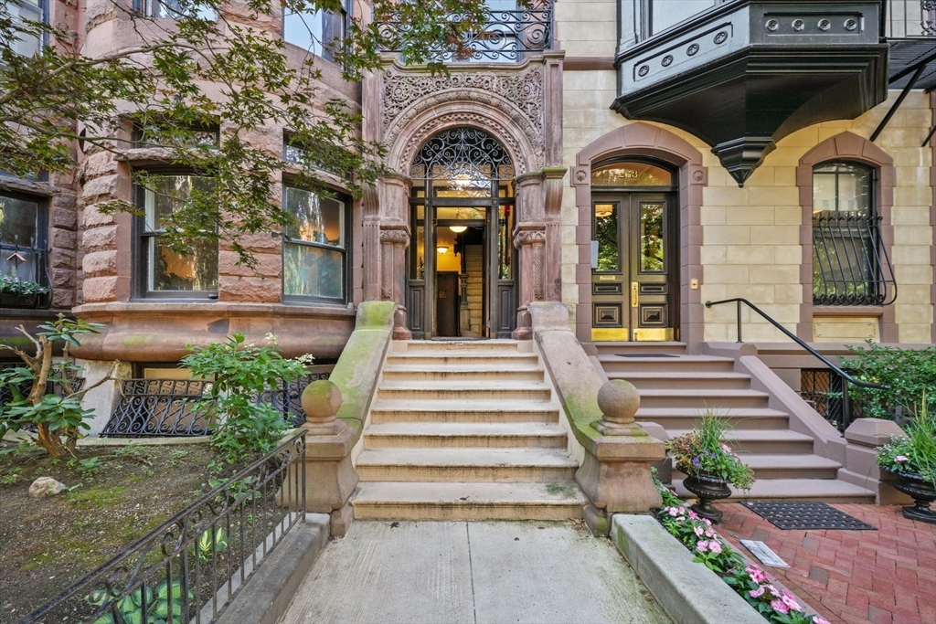 261 Beacon St # 52