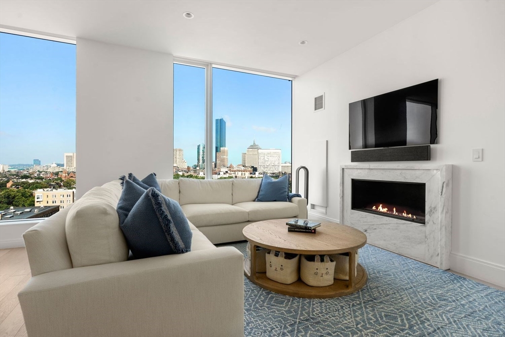 380 Harrison Avenue # 14G