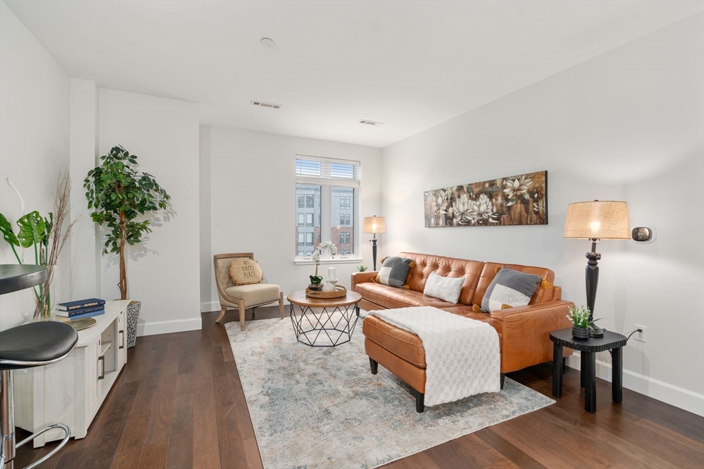 1501 Commonwealth Ave # 304