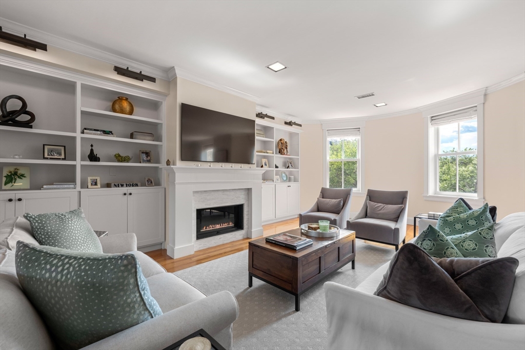 61 Dartmouth St # 2