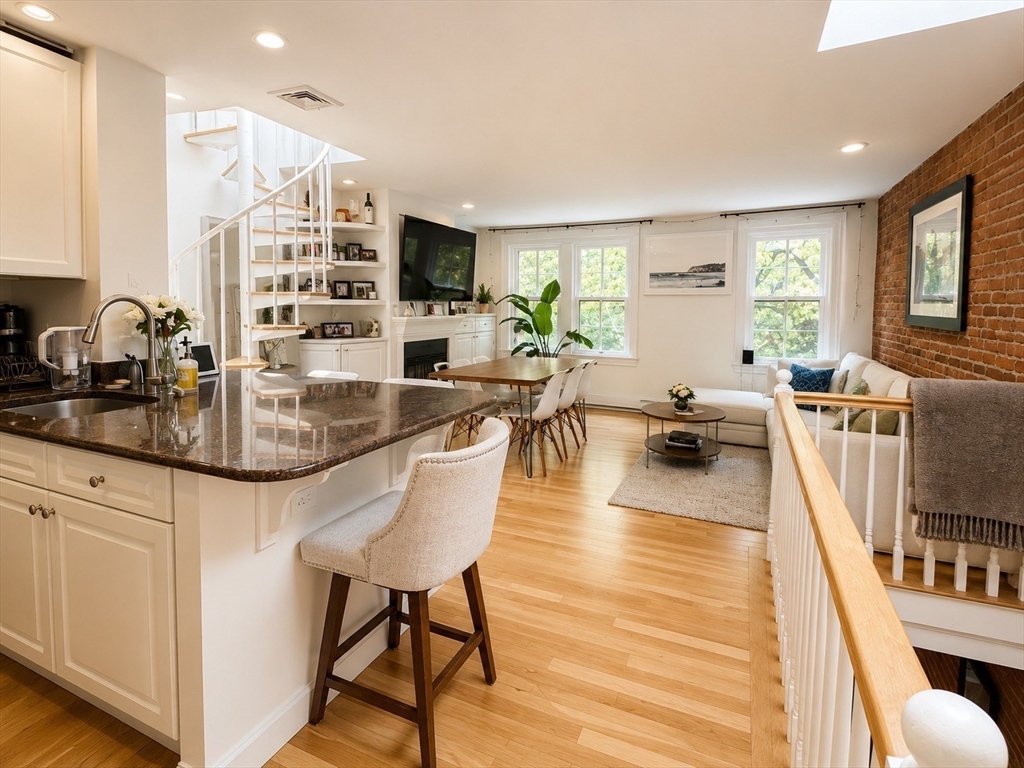 231 W Canton St # 4