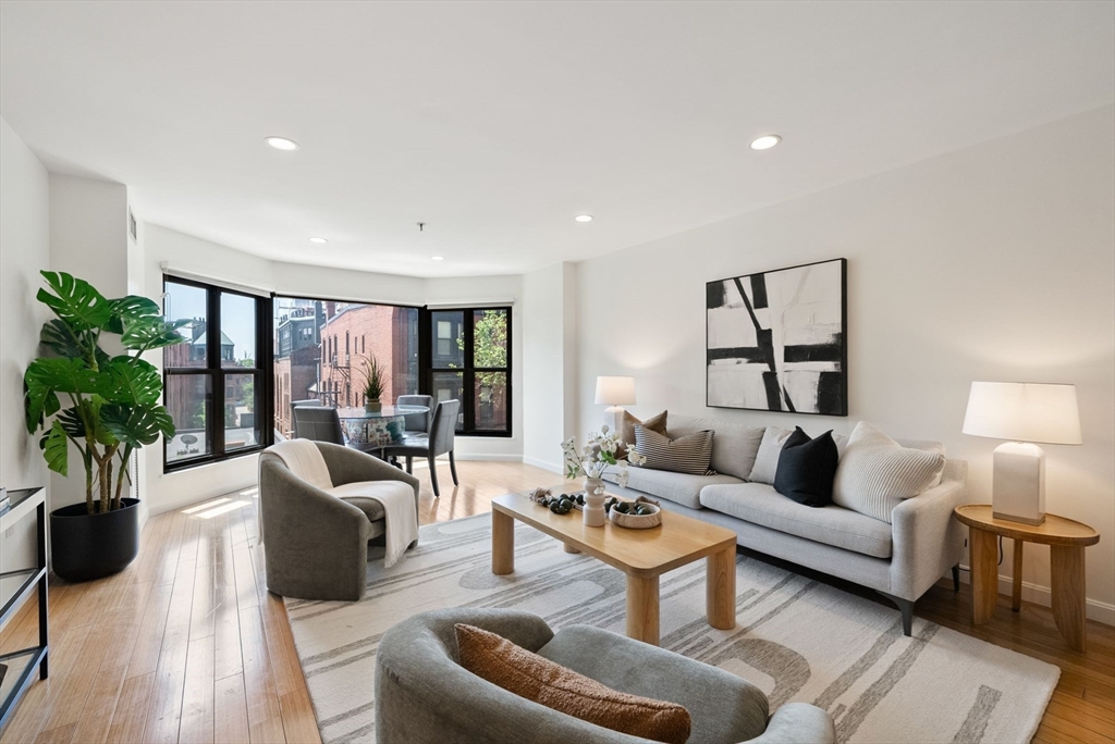 16 Harcourt St # 4C