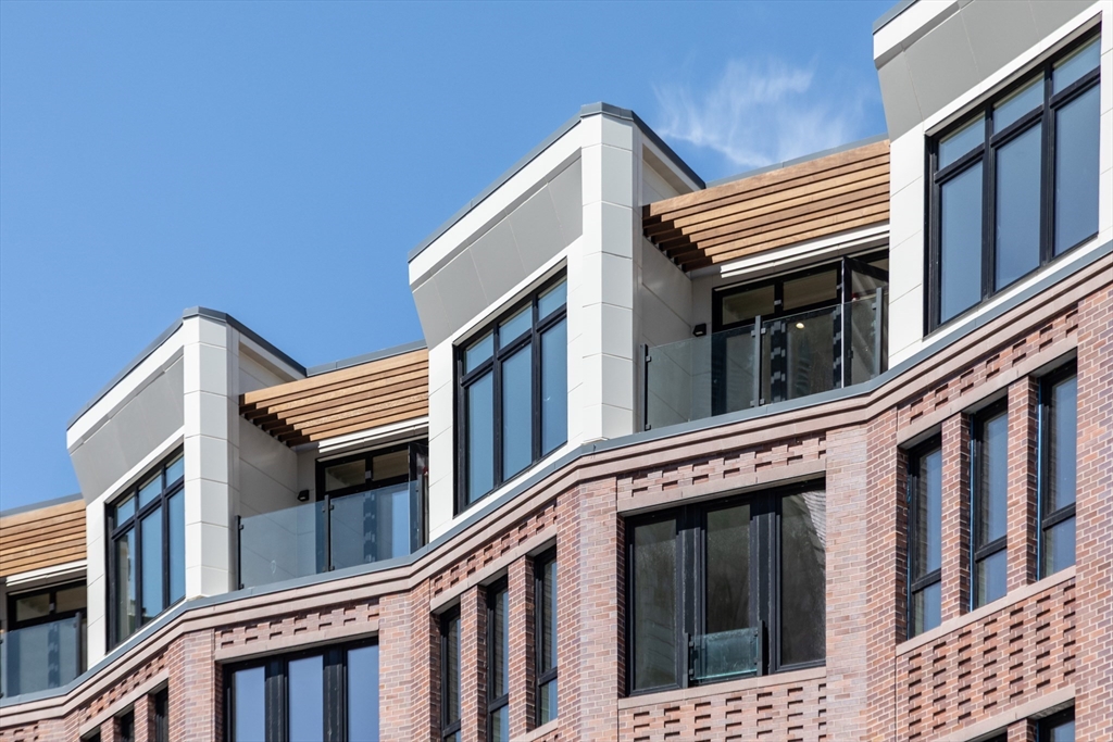 1395 Washington Street Unit: PH606