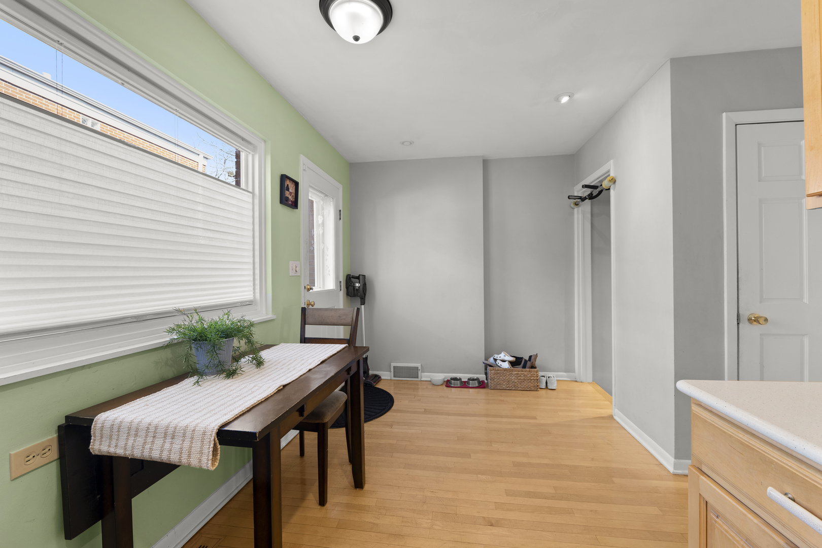 706 N Western Avenue Unit: B