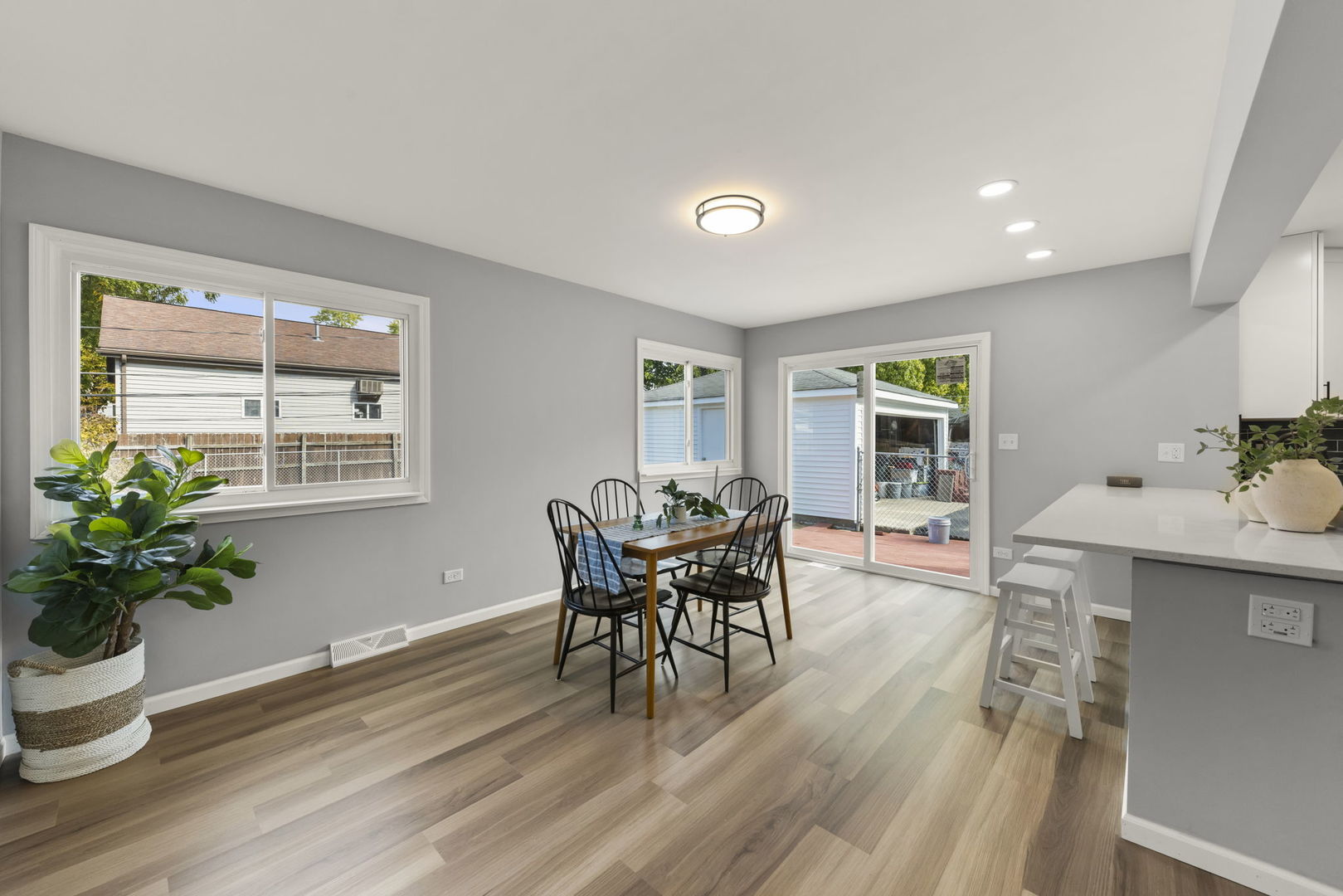 152 W Montana Avenue