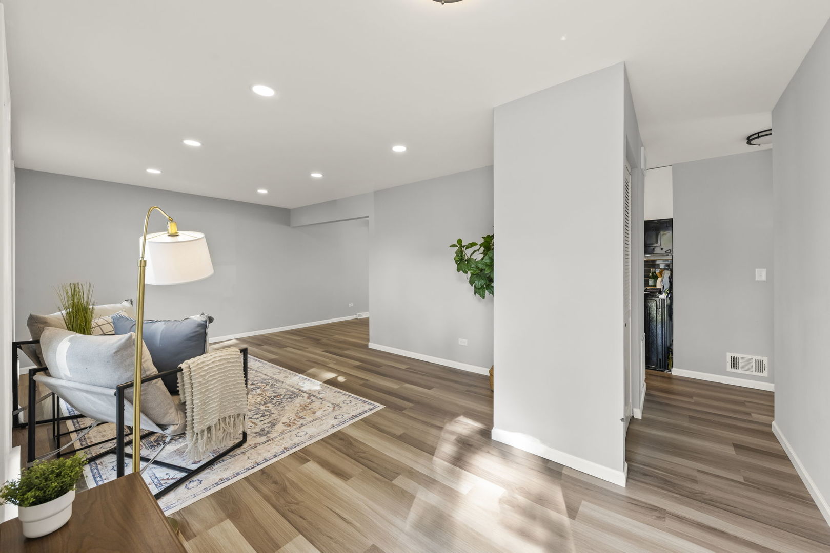 152 W Montana Avenue
