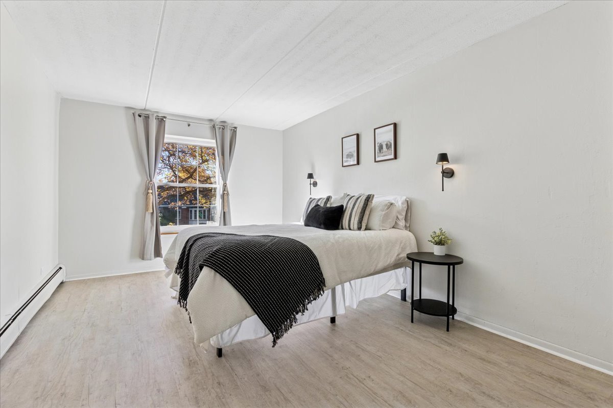 5125 Blodgett Avenue Unit: 208T