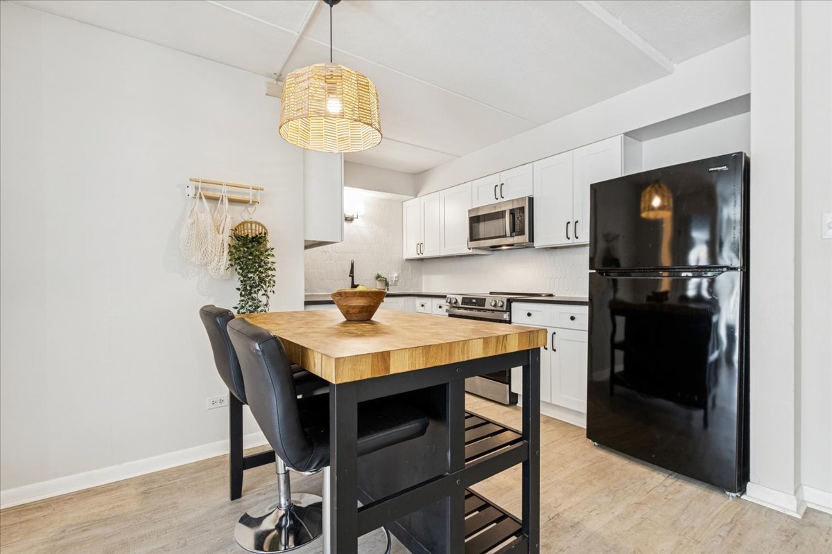 5125 Blodgett Avenue Unit: 208T