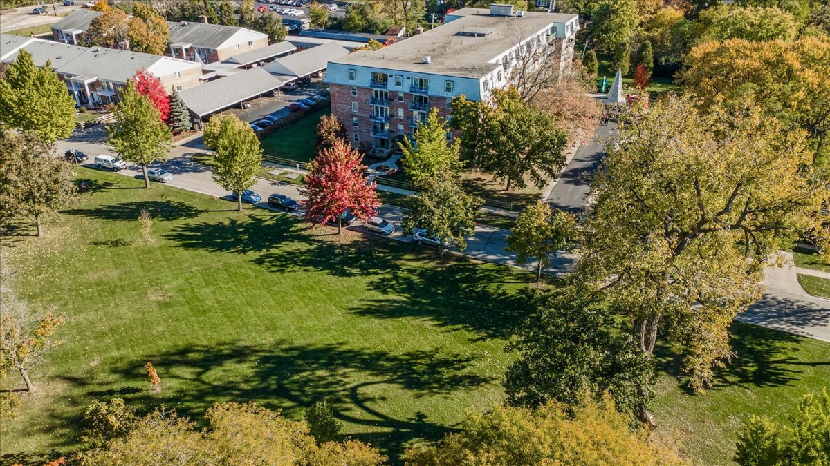 5125 Blodgett Avenue Unit: 208T