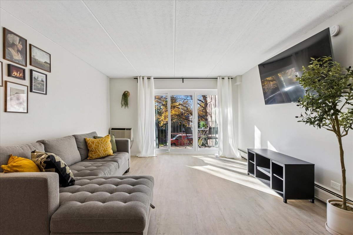 5125 Blodgett Avenue Unit: 208T