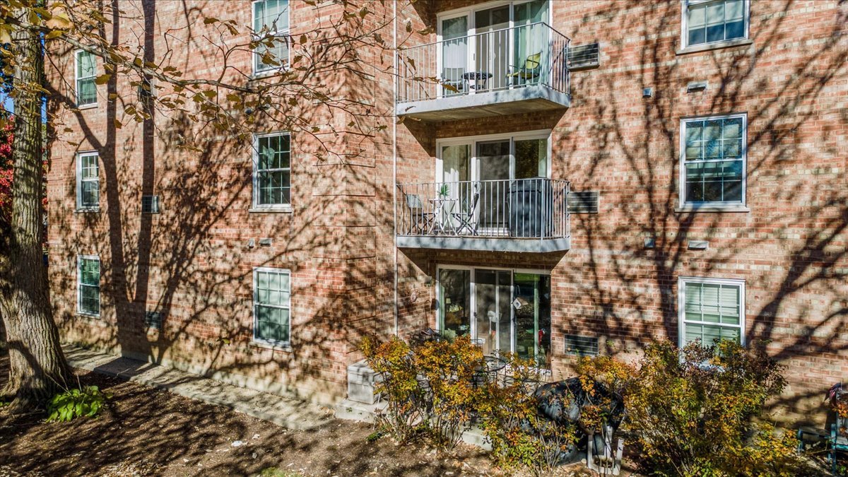5125 Blodgett Avenue Unit: 208T