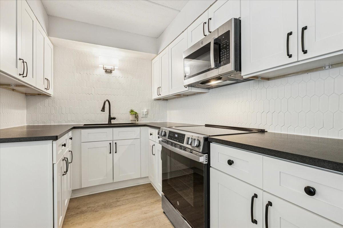 5125 Blodgett Avenue Unit: 208T