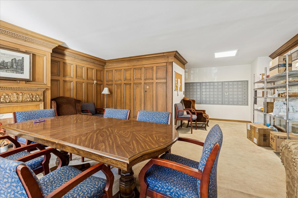5125 Blodgett Avenue Unit: 208T
