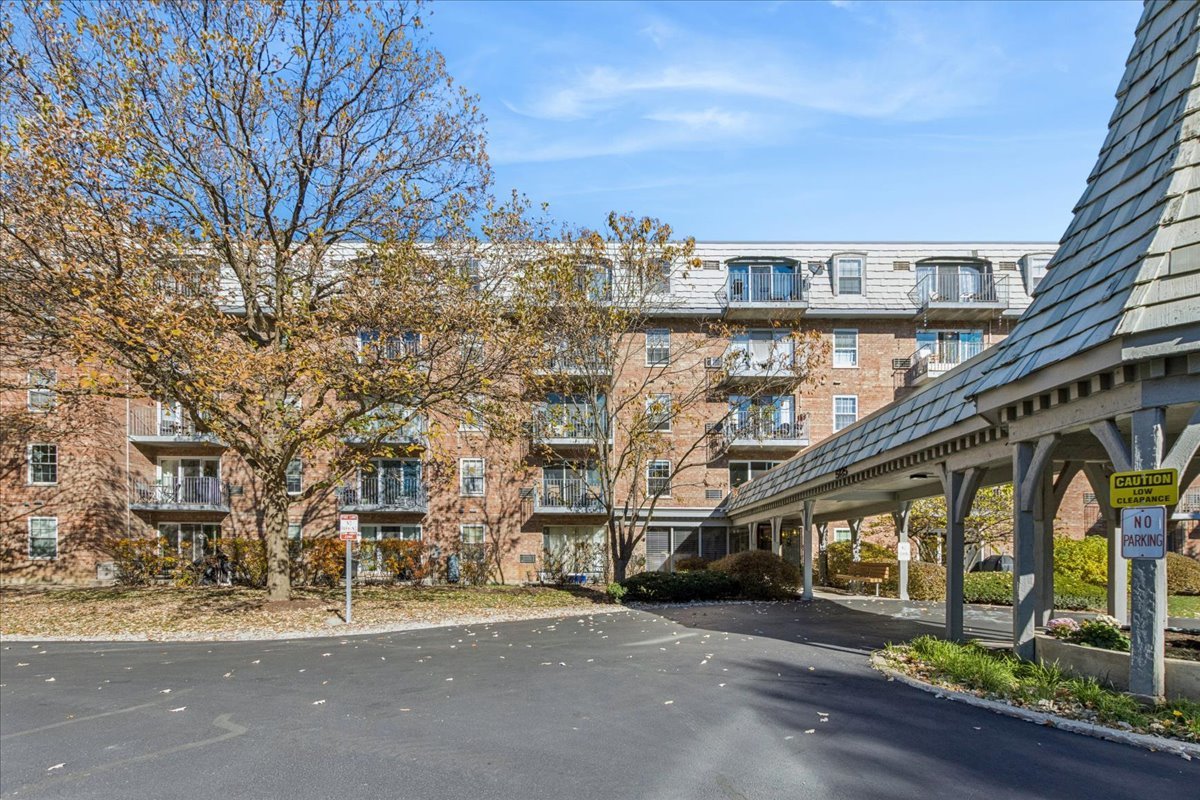 5125 Blodgett Avenue Unit: 208T