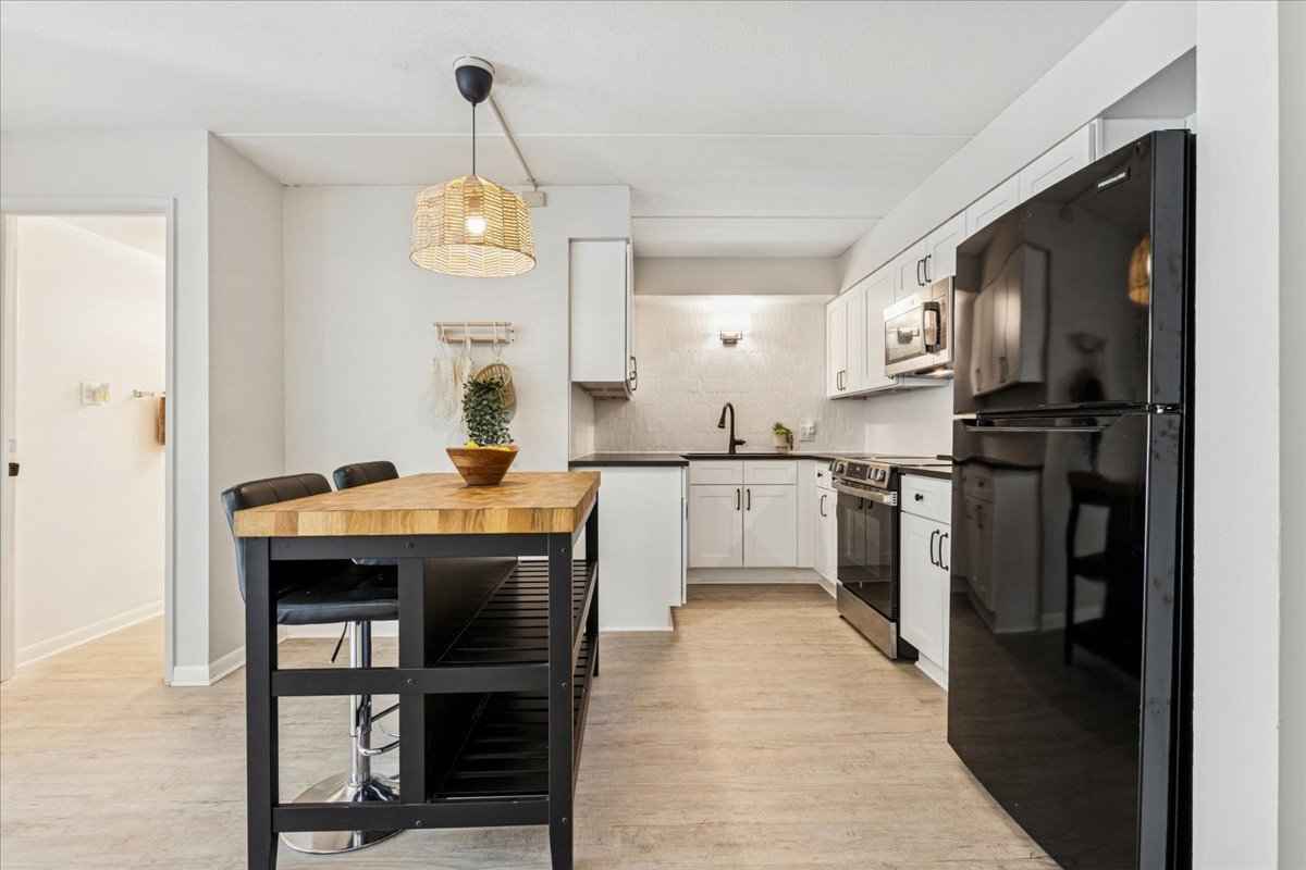 5125 Blodgett Avenue Unit: 208T