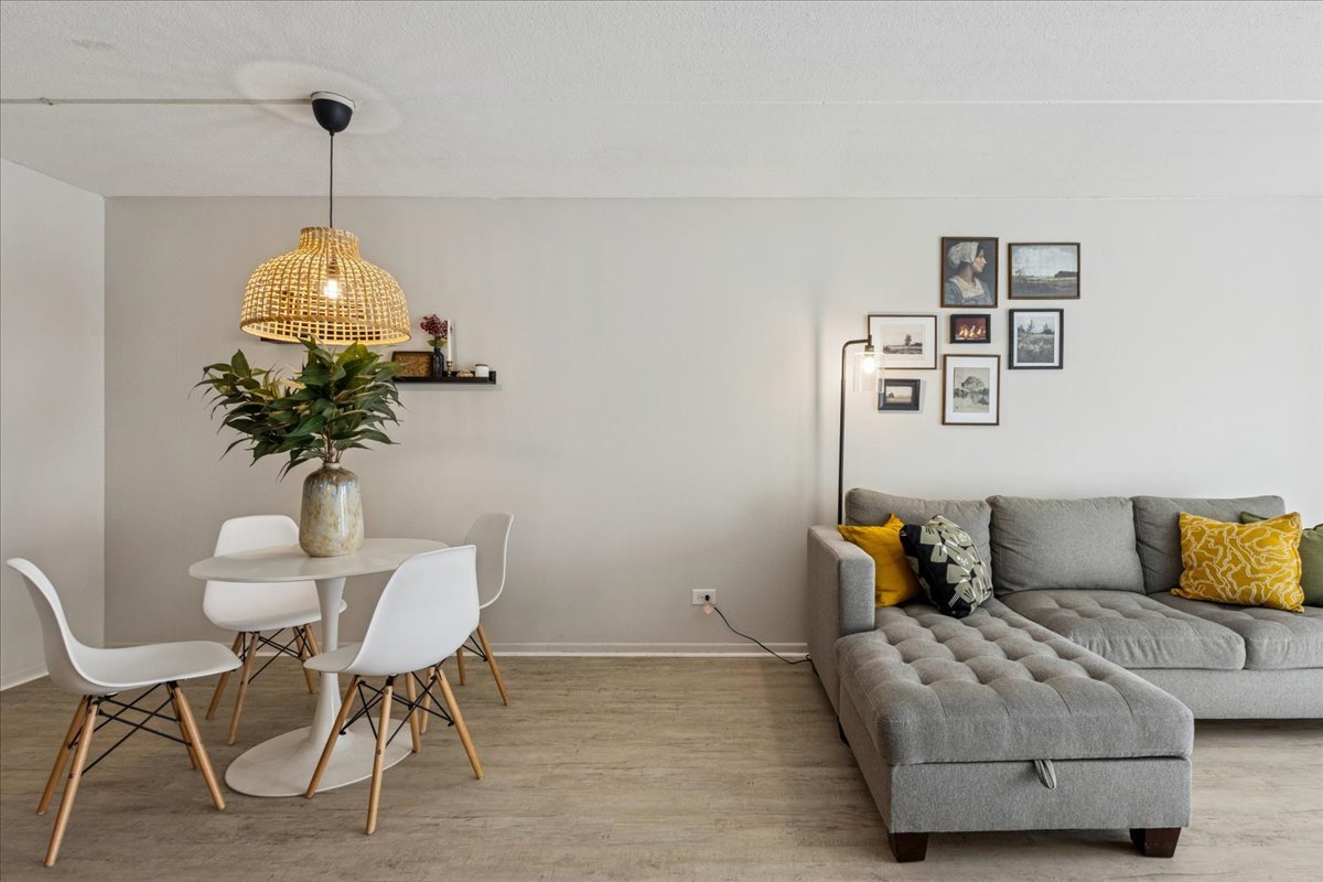 5125 Blodgett Avenue Unit: 208T