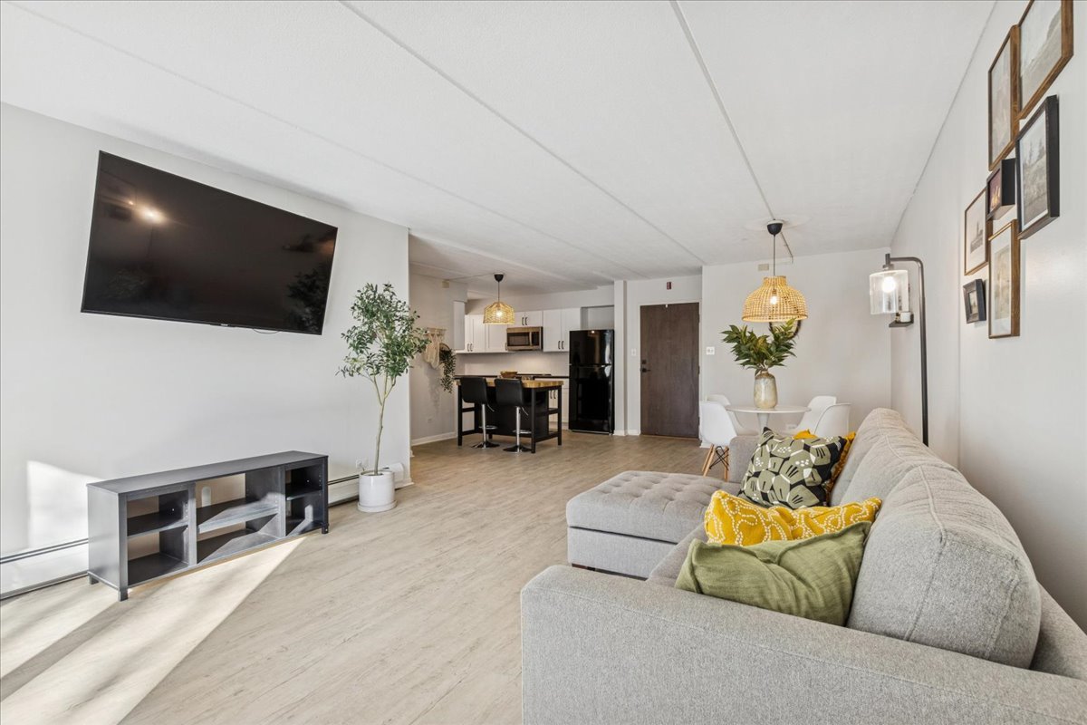 5125 Blodgett Avenue Unit: 208T