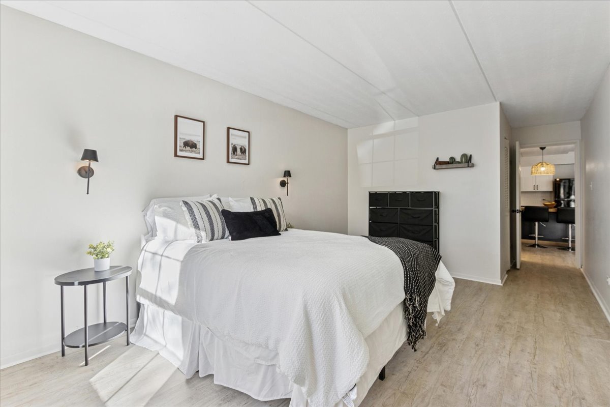 5125 Blodgett Avenue Unit: 208T