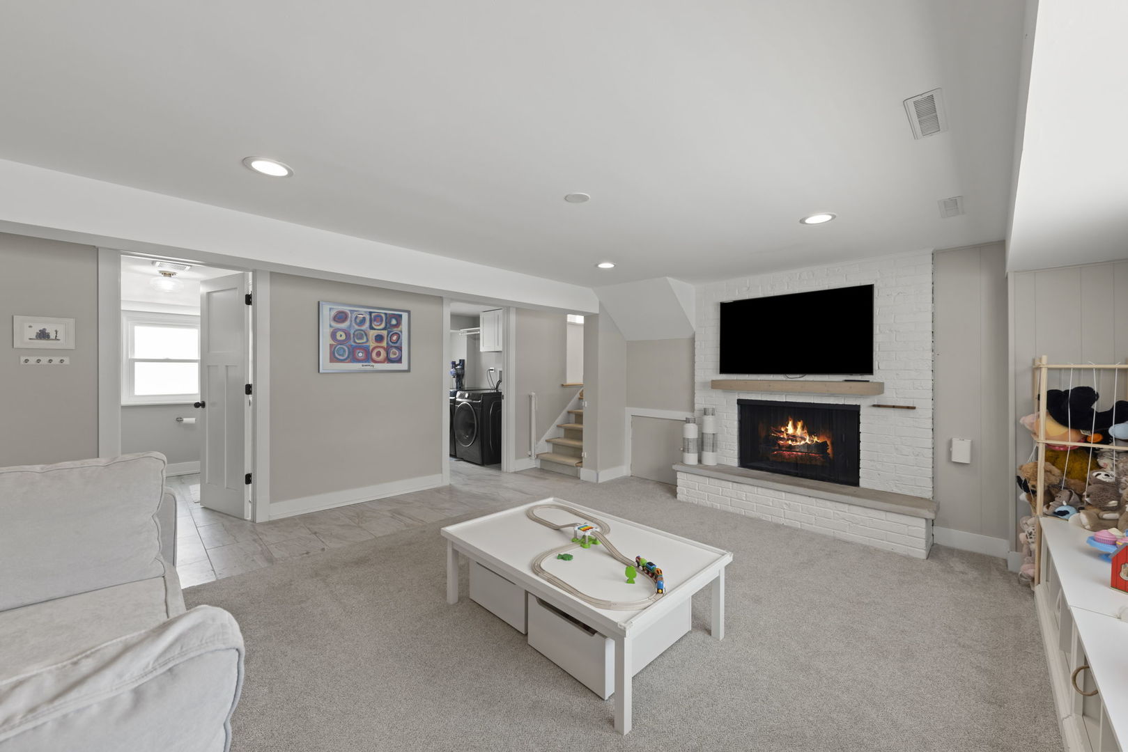 25W712 Chieftain Lane