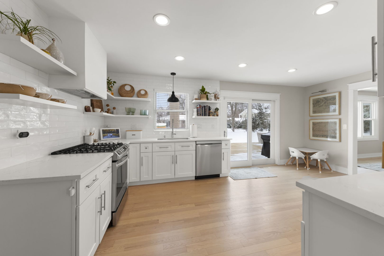 25W712 Chieftain Lane