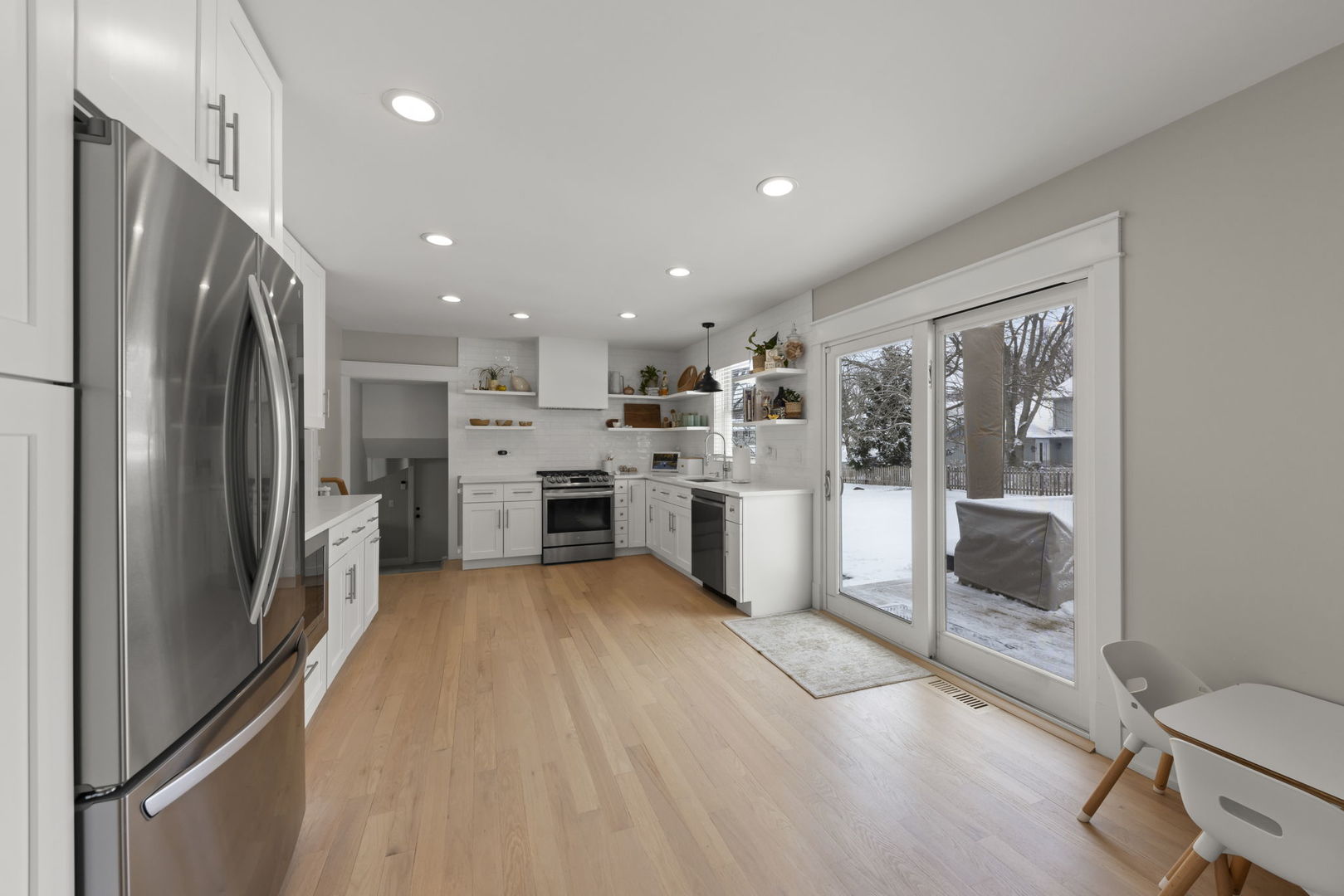 25W712 Chieftain Lane