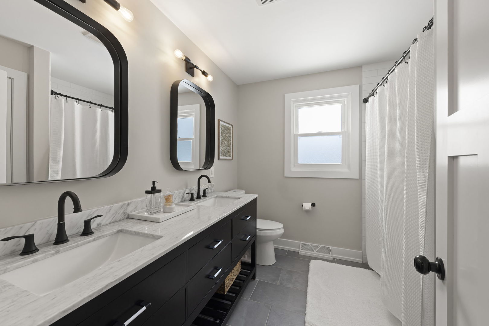 25W712 Chieftain Lane