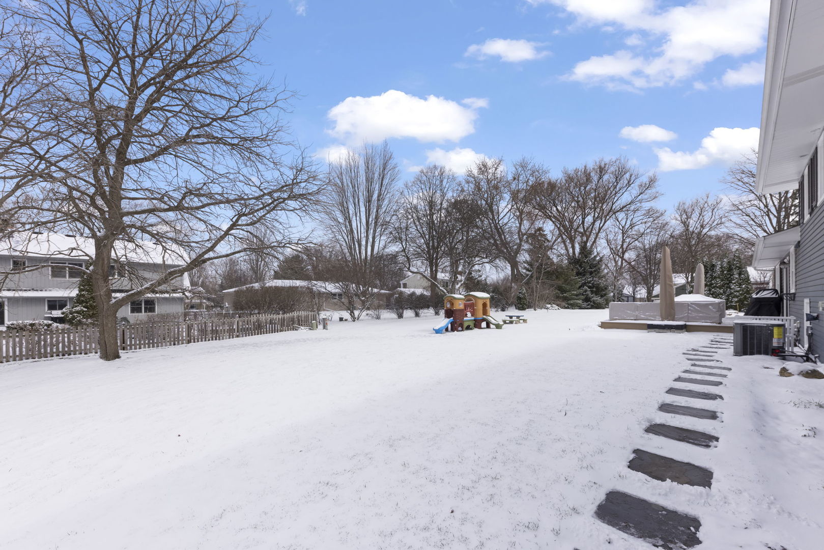 25W712 Chieftain Lane