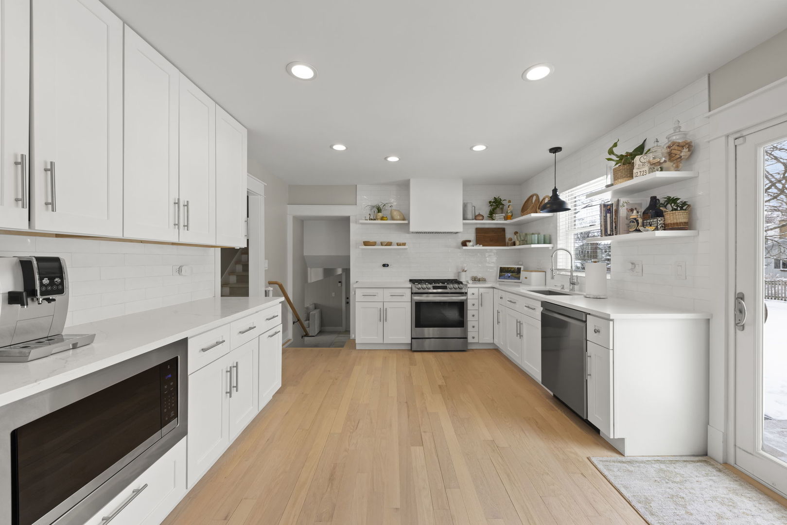 25W712 Chieftain Lane