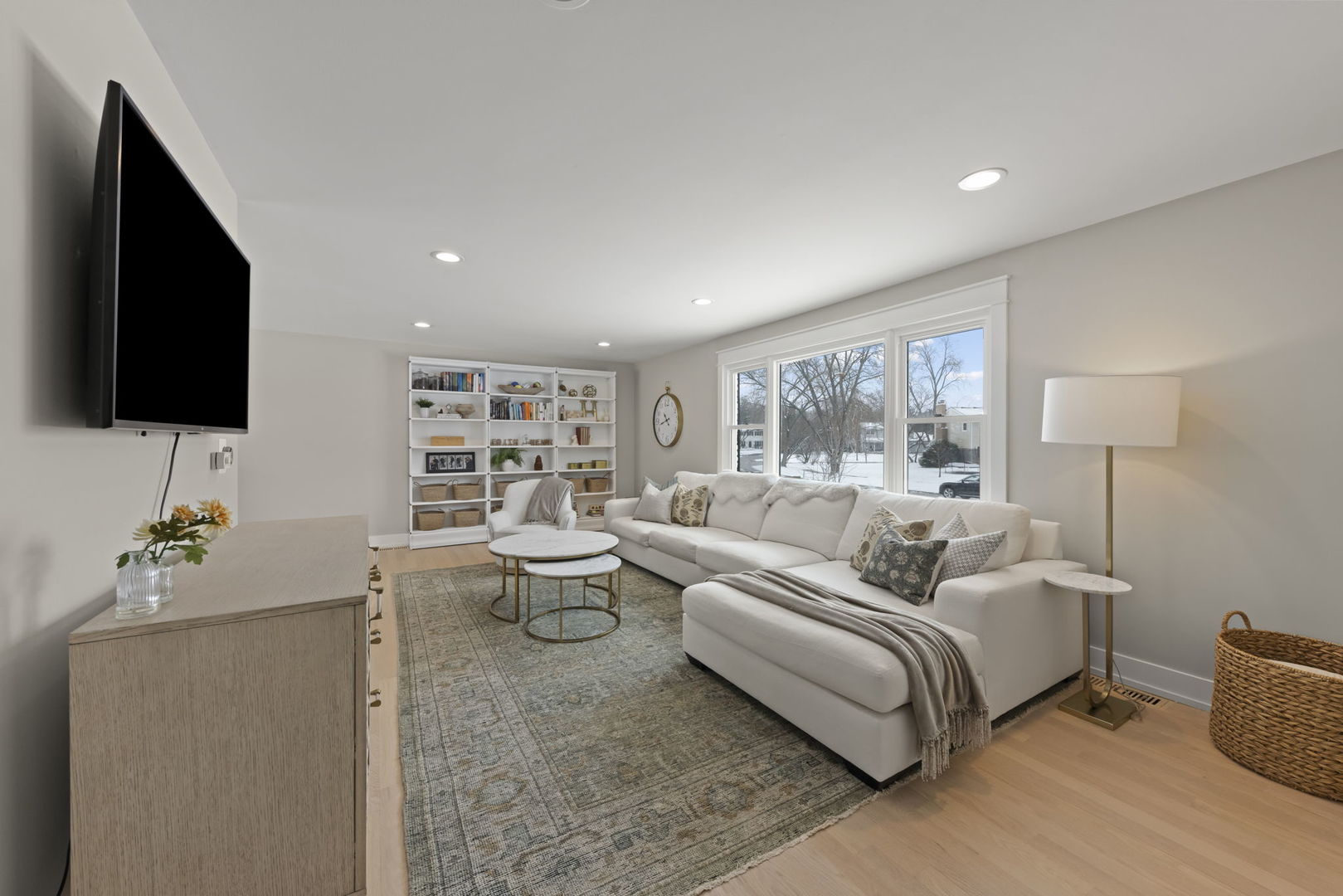 25W712 Chieftain Lane