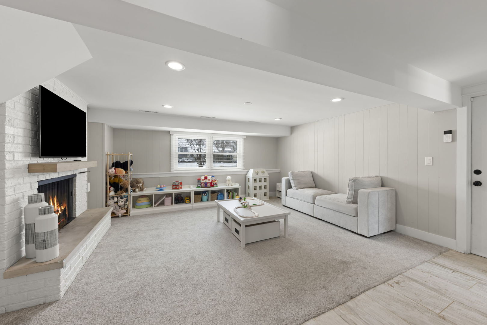 25W712 Chieftain Lane