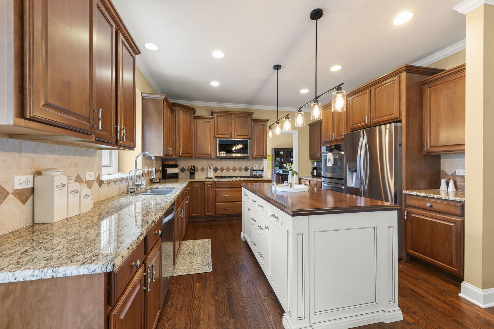 1N003 Richard Avenue