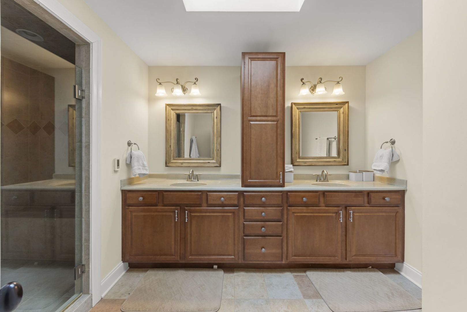 1N003 Richard Avenue