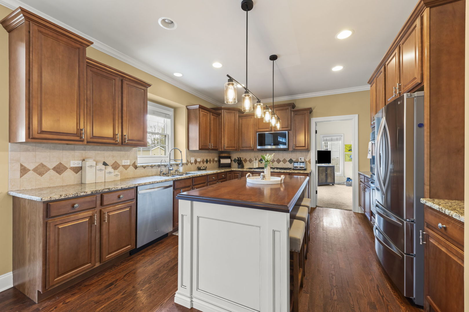 1N003 Richard Avenue