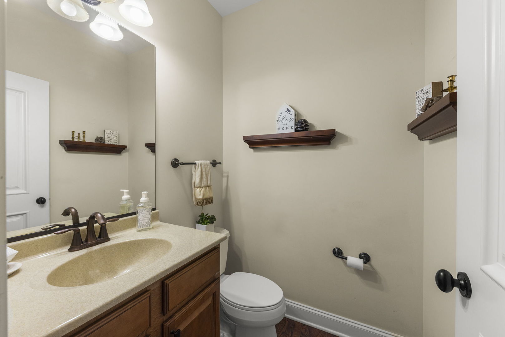 1N003 Richard Avenue