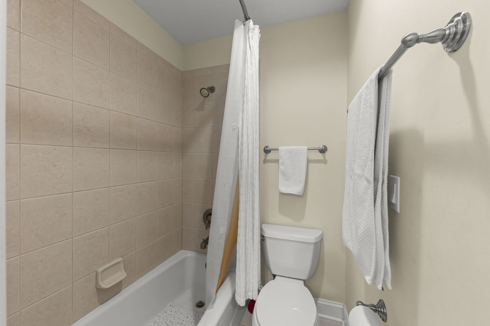 1N003 Richard Avenue