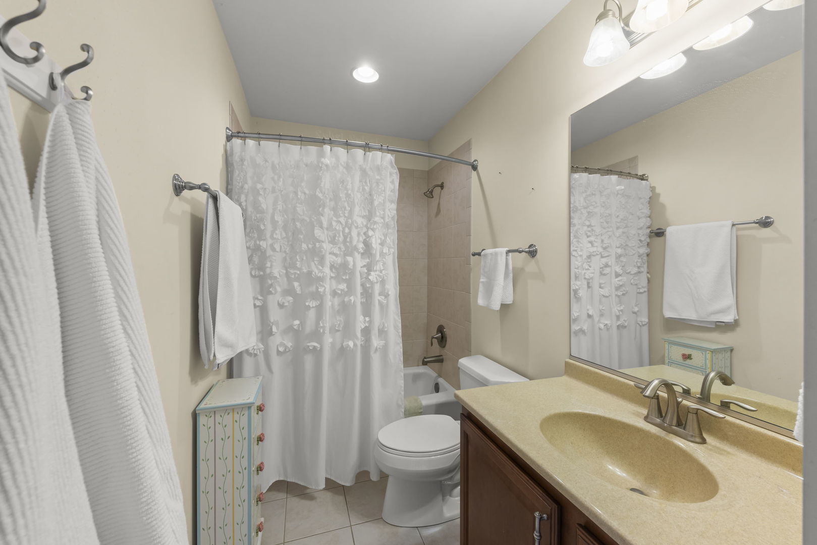 1N003 Richard Avenue