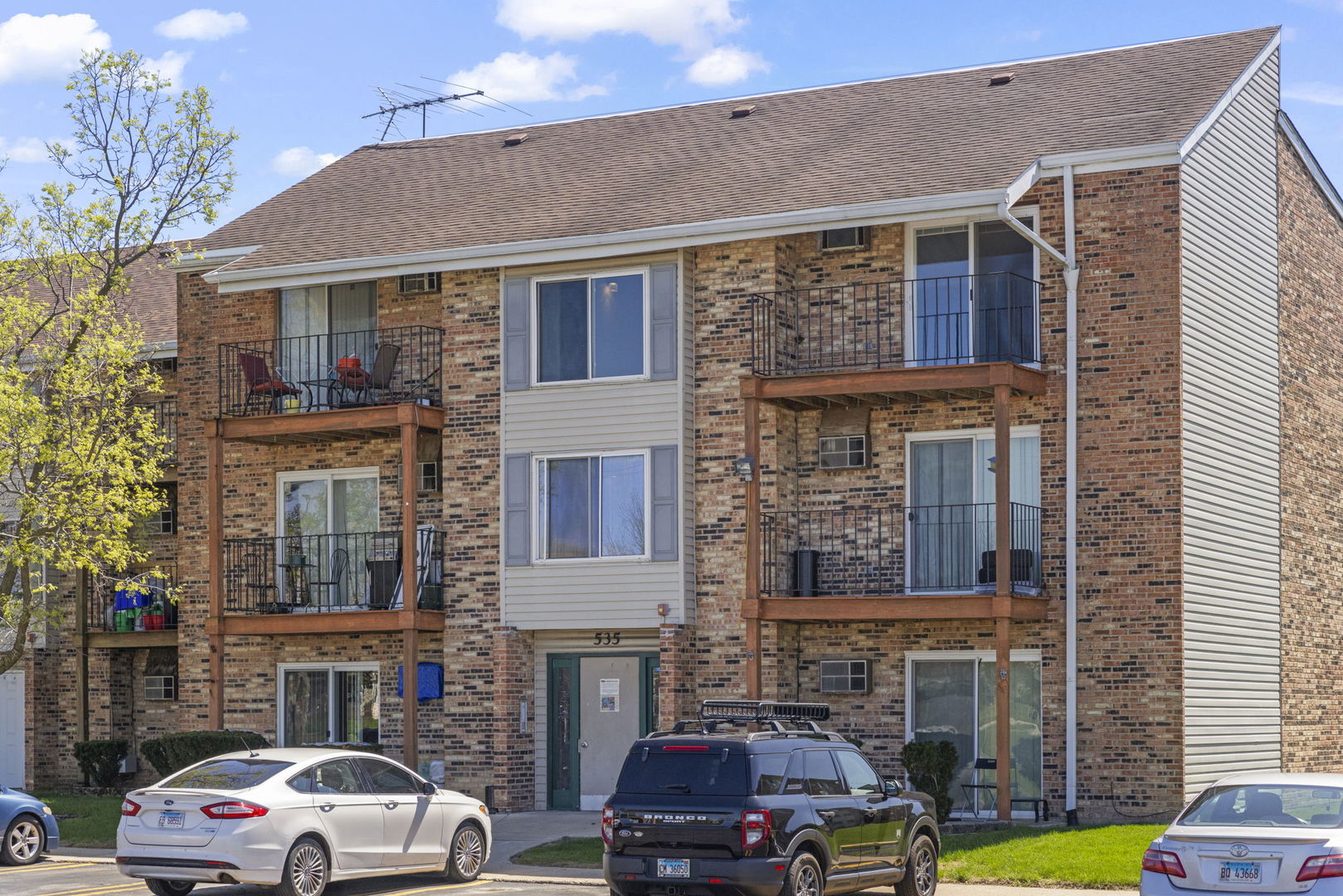 535 W Lies Road Unit: 6