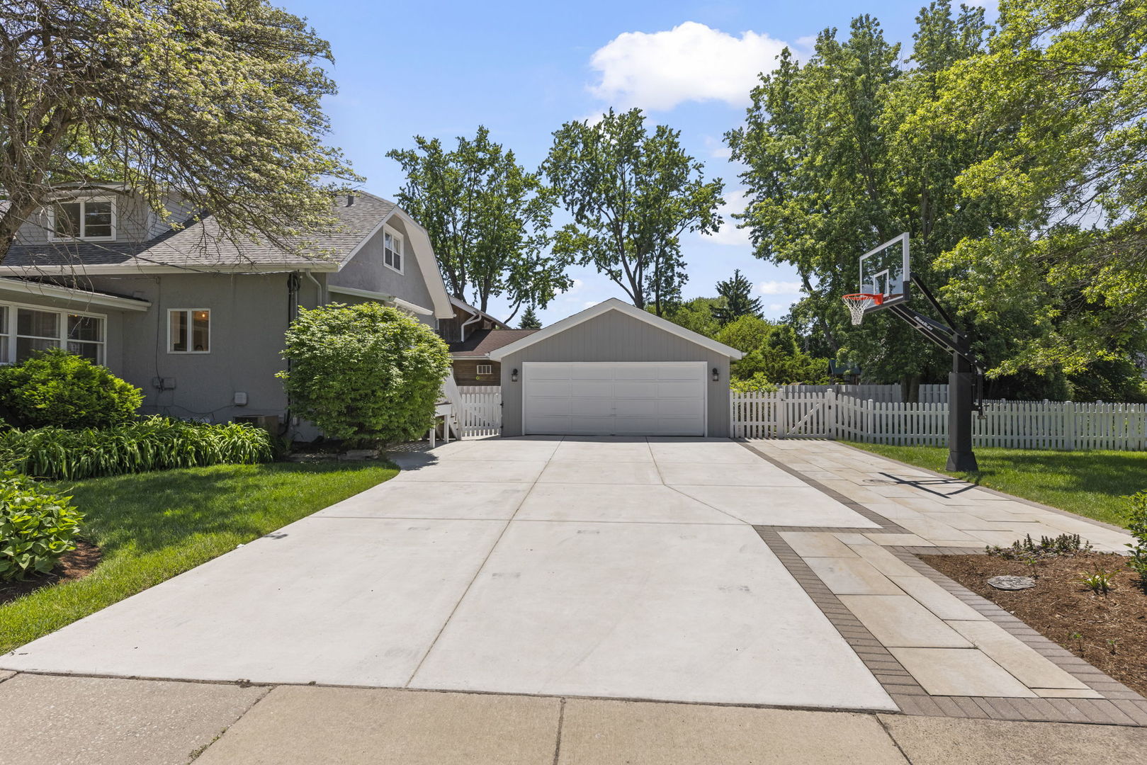 590 Prairie Avenue