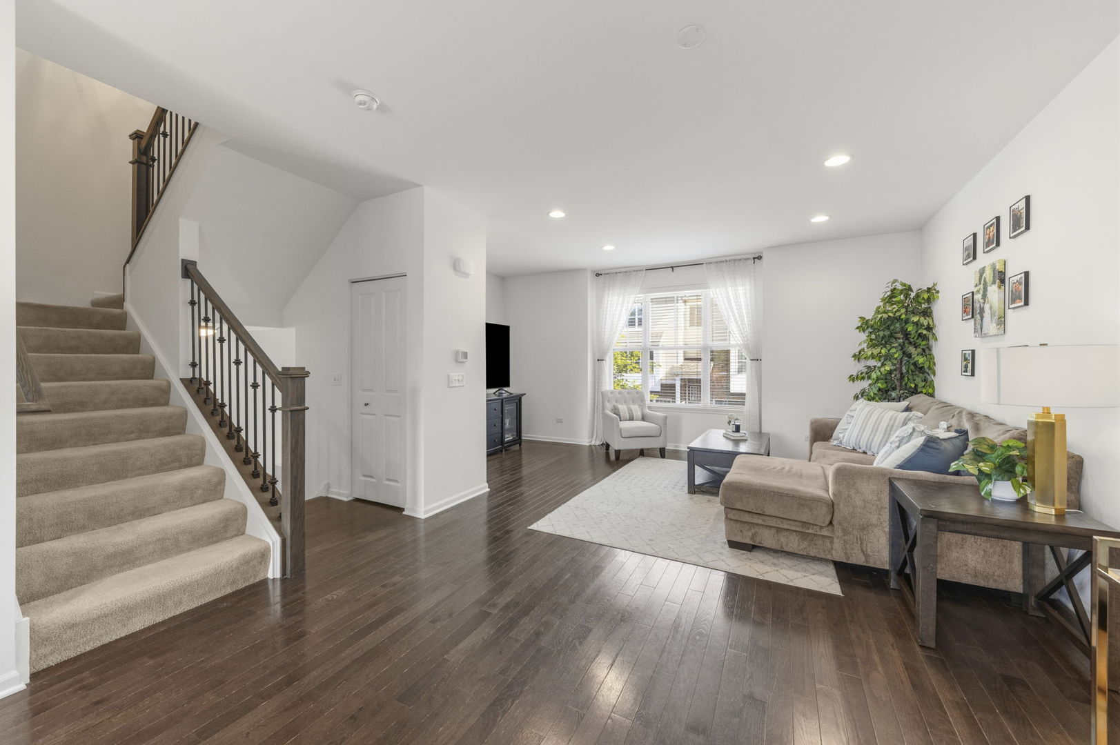 821 W Chase Lane