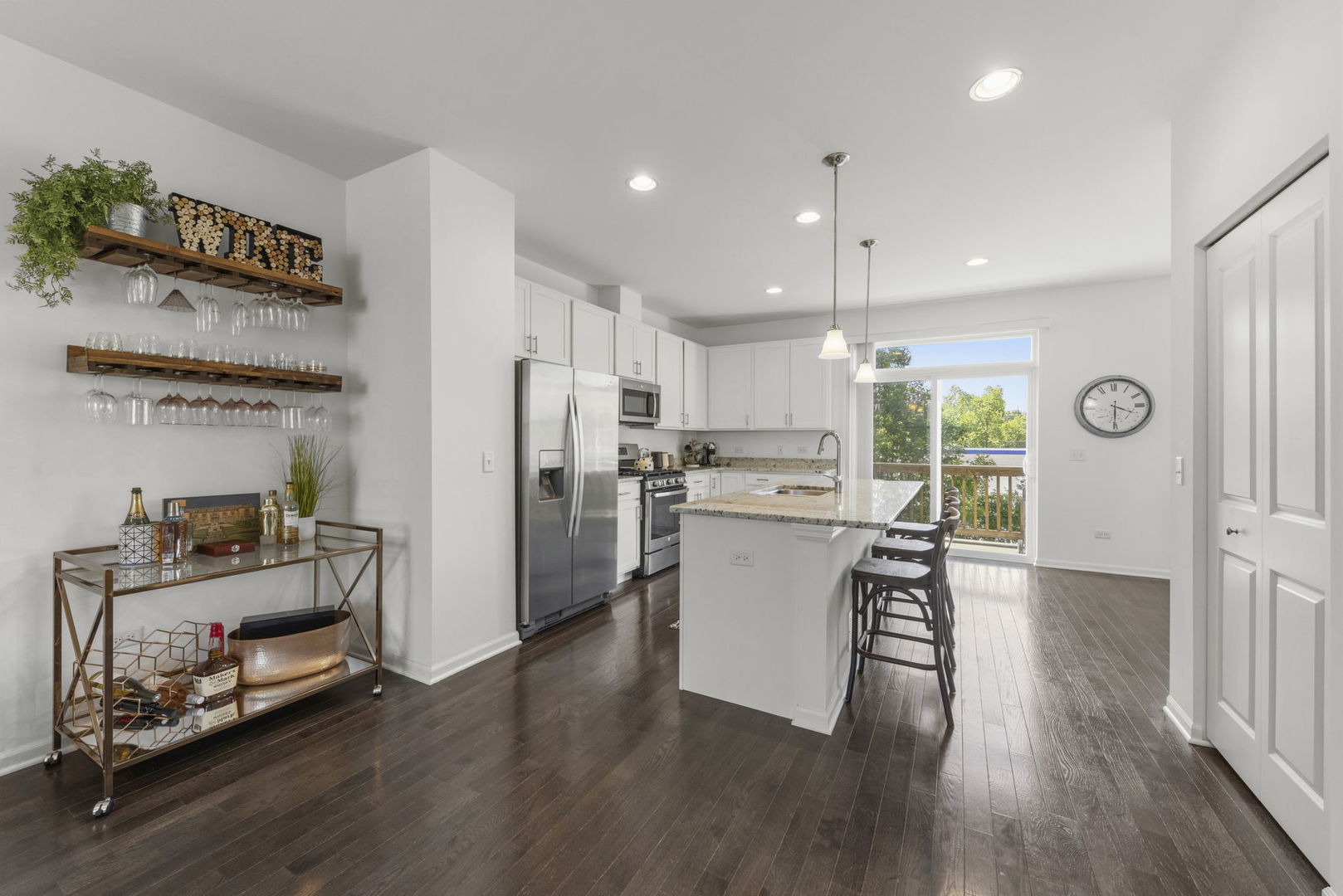 821 W Chase Lane