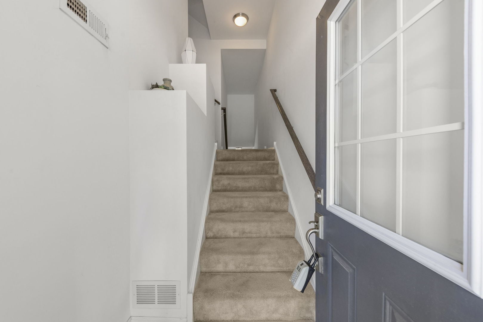 821 W Chase Lane