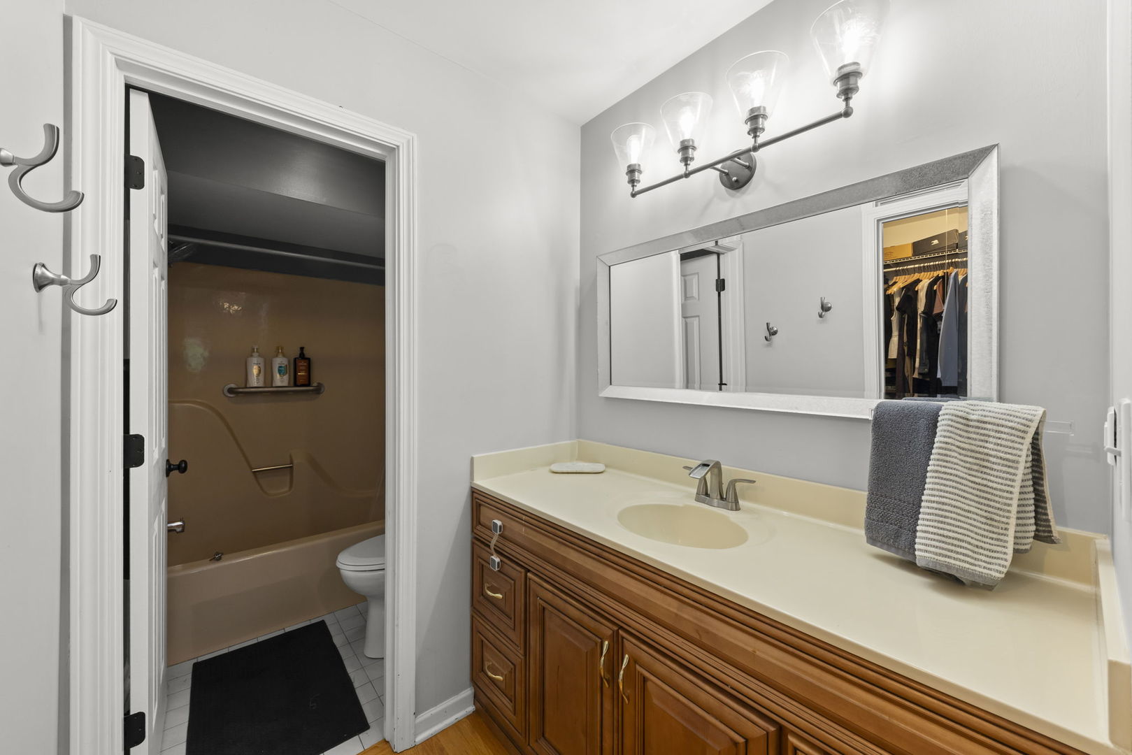 528 W Evergreen Street