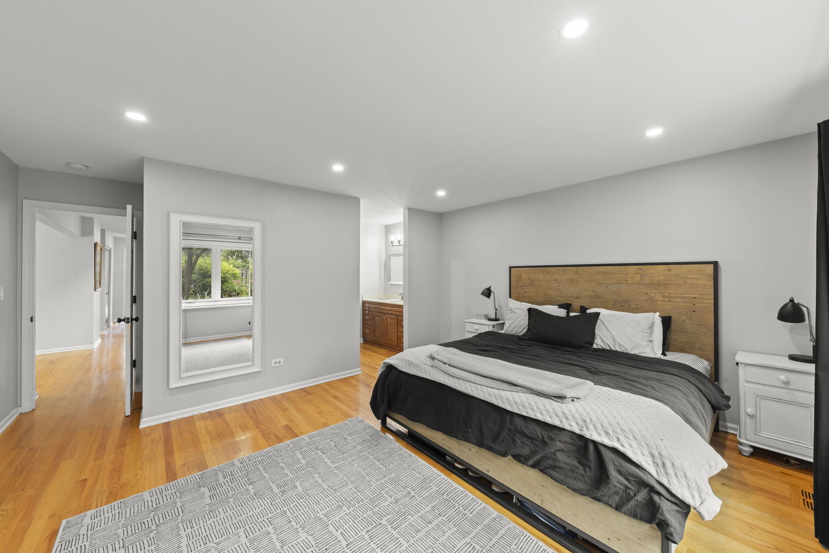 528 W Evergreen Street