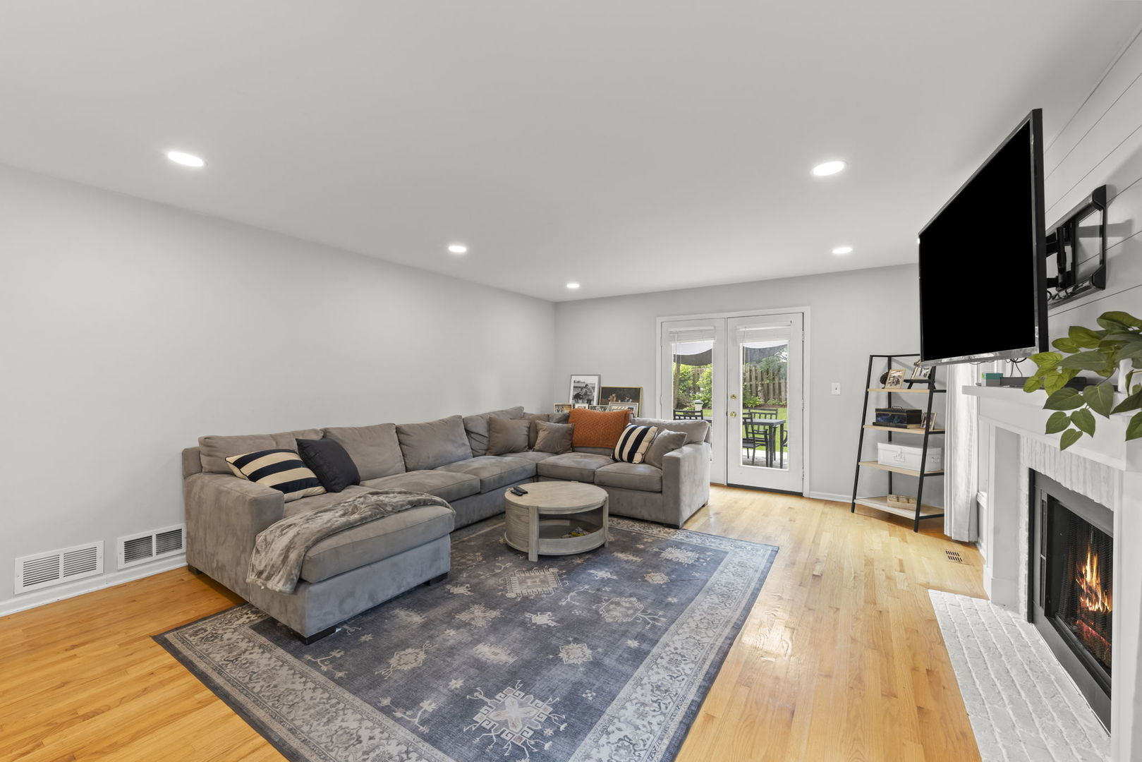 528 W Evergreen Street