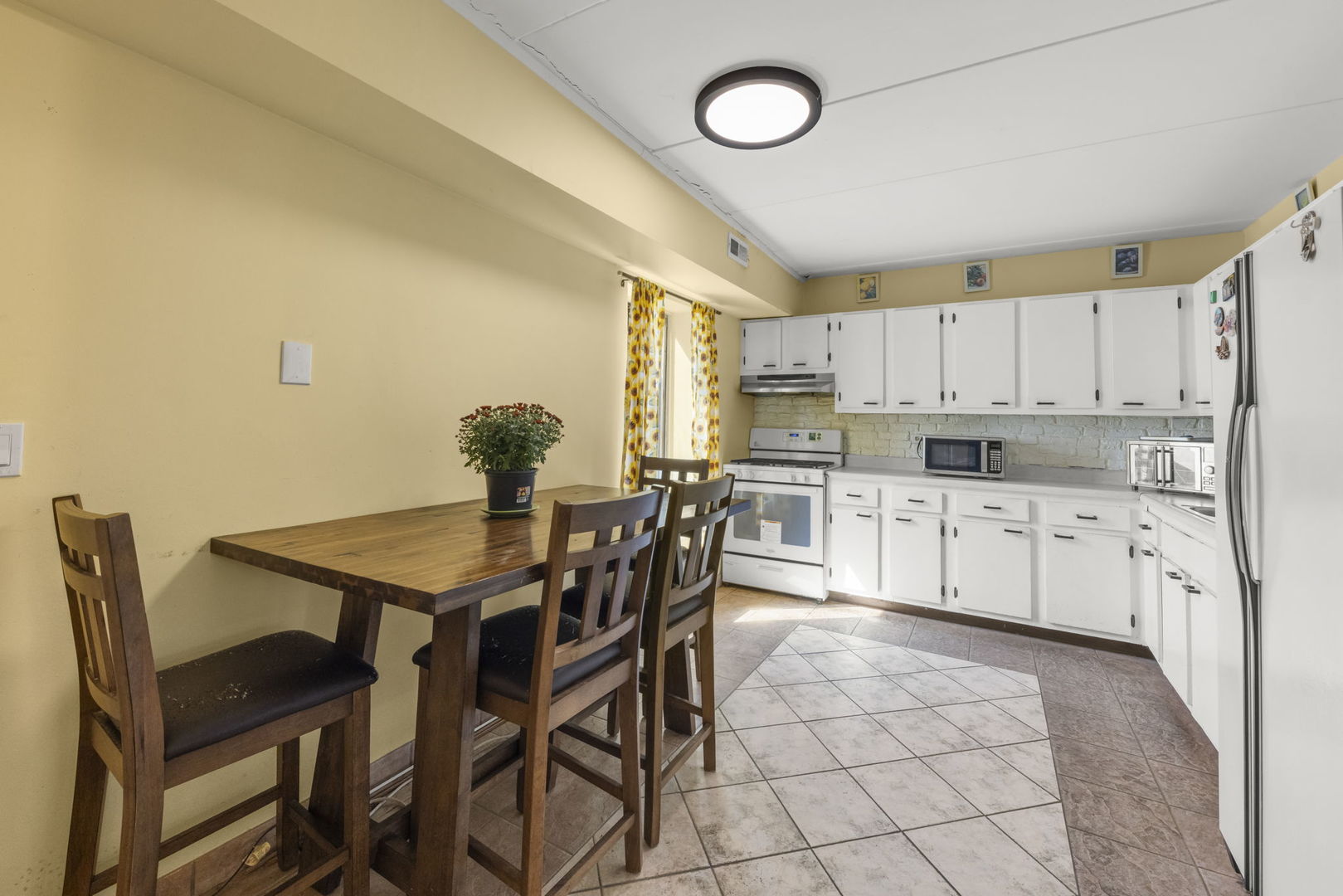 743 E Fullerton Avenue Unit: 108
